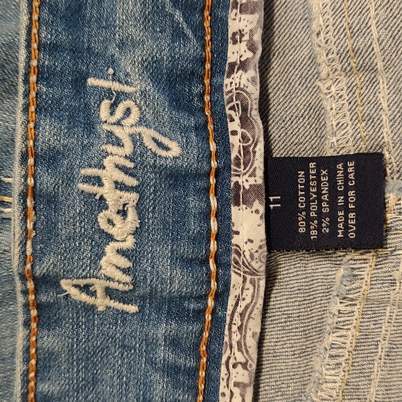 Women's capri jeans by 'Amethyst Jeans'. Size 11 - Picture 6 of 8